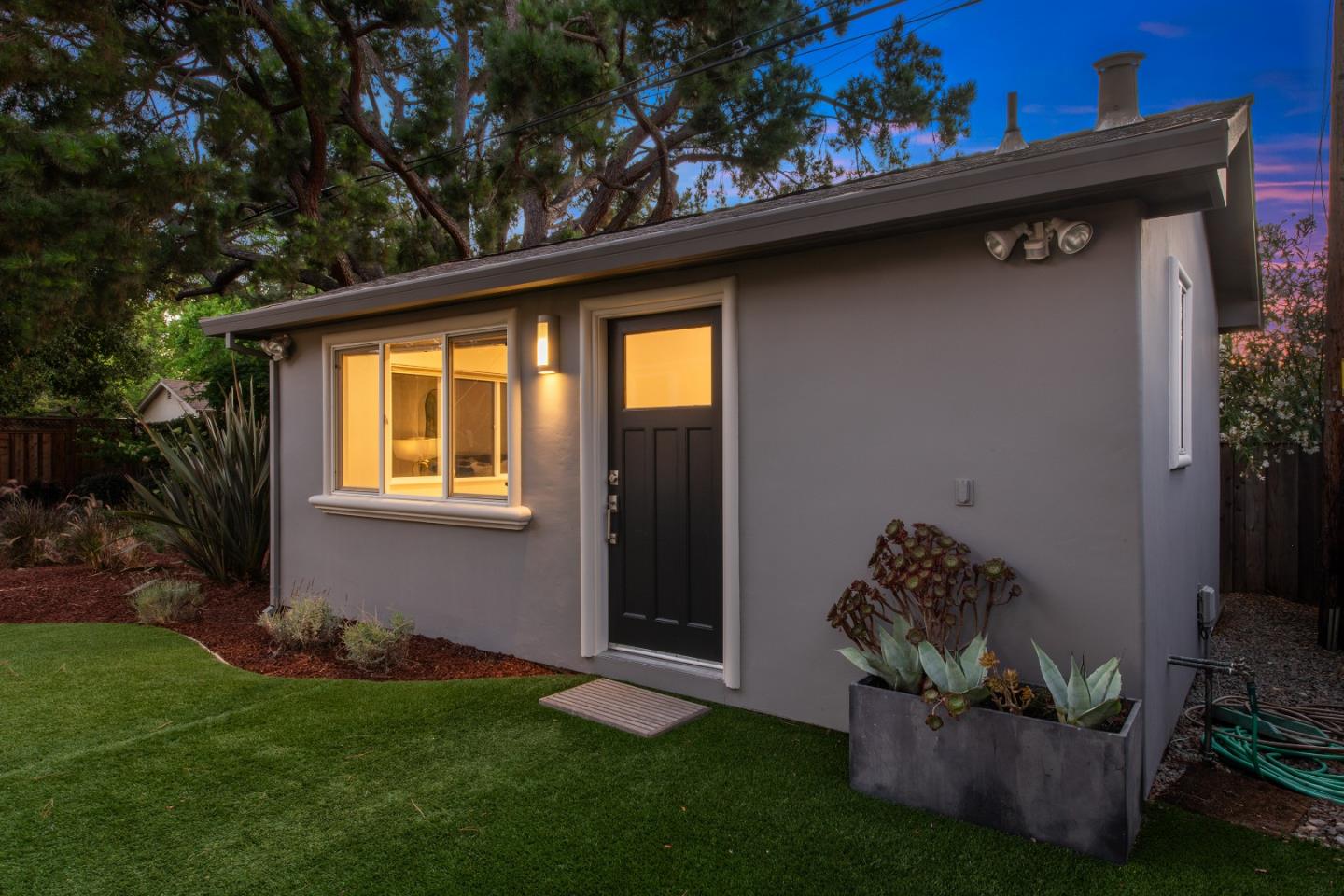 Detail Gallery Image 35 of 76 For 1152 Morton Ct, Mountain View,  CA 94040 - 4 Beds | 2/1 Baths