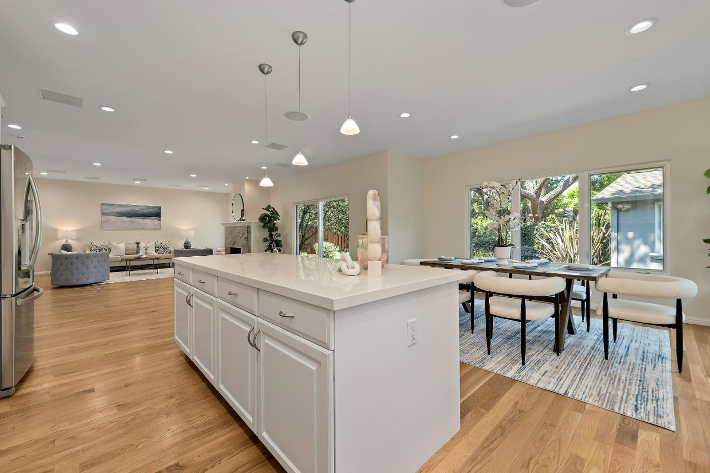 Detail Gallery Image 6 of 76 For 1152 Morton Ct, Mountain View,  CA 94040 - 4 Beds | 2/1 Baths