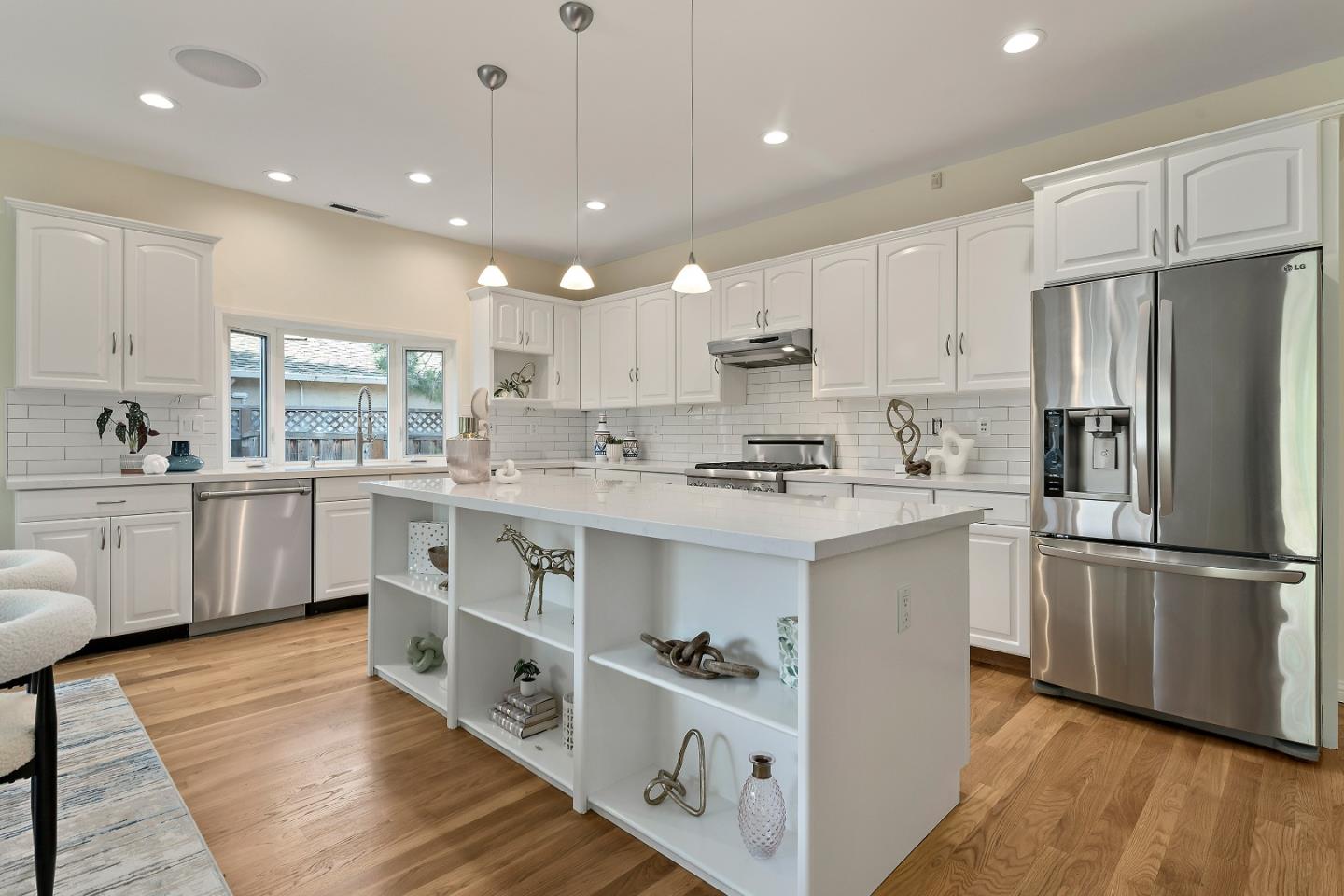 Detail Gallery Image 7 of 76 For 1152 Morton Ct, Mountain View,  CA 94040 - 4 Beds | 2/1 Baths