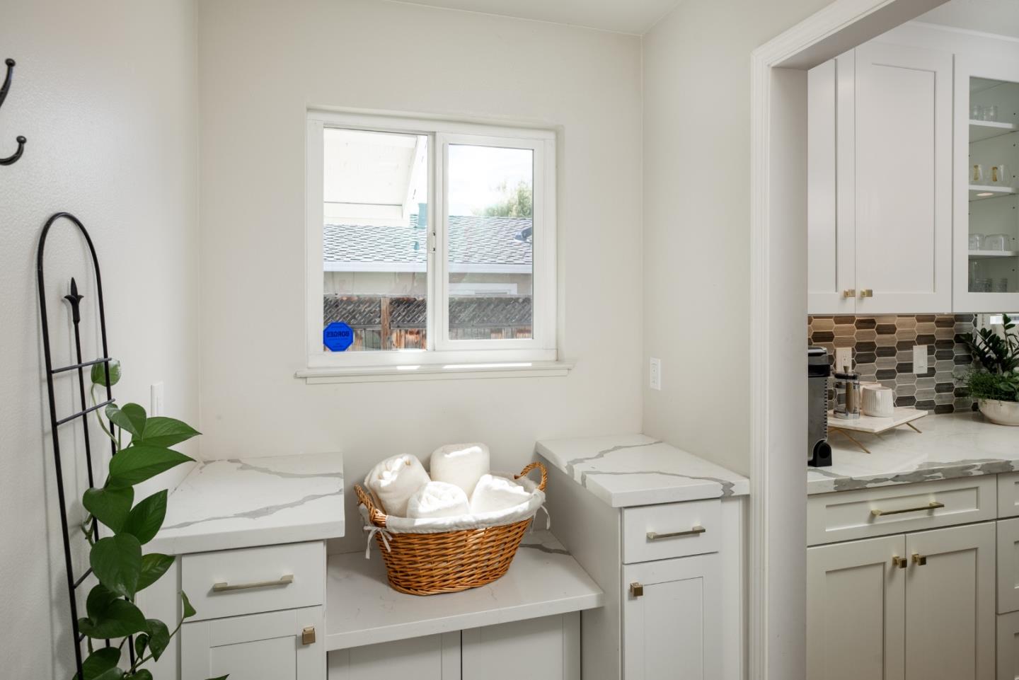 Detail Gallery Image 10 of 31 For 14470 Blossom Hill Rd, Los Gatos,  CA 95032 - 4 Beds | 2/1 Baths