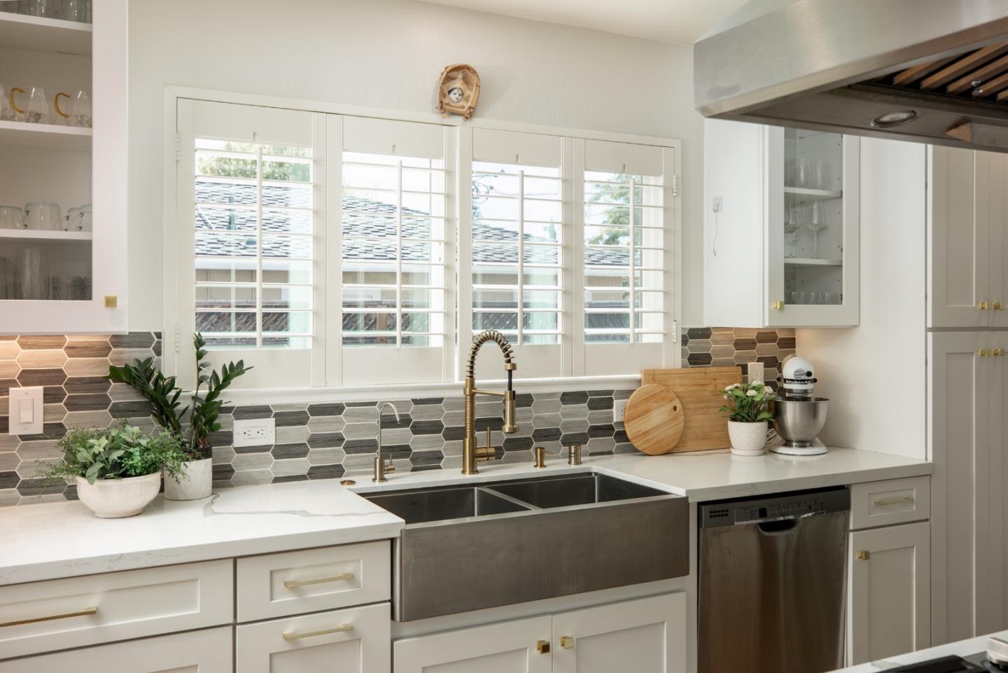 Detail Gallery Image 9 of 31 For 14470 Blossom Hill Rd, Los Gatos,  CA 95032 - 4 Beds | 2/1 Baths