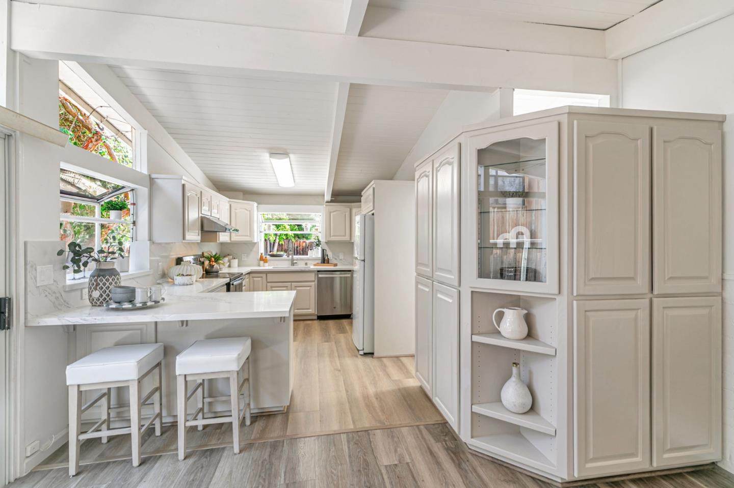 Detail Gallery Image 14 of 39 For 3845 Corina Way, Palo Alto,  CA 94303 - 3 Beds | 2 Baths
