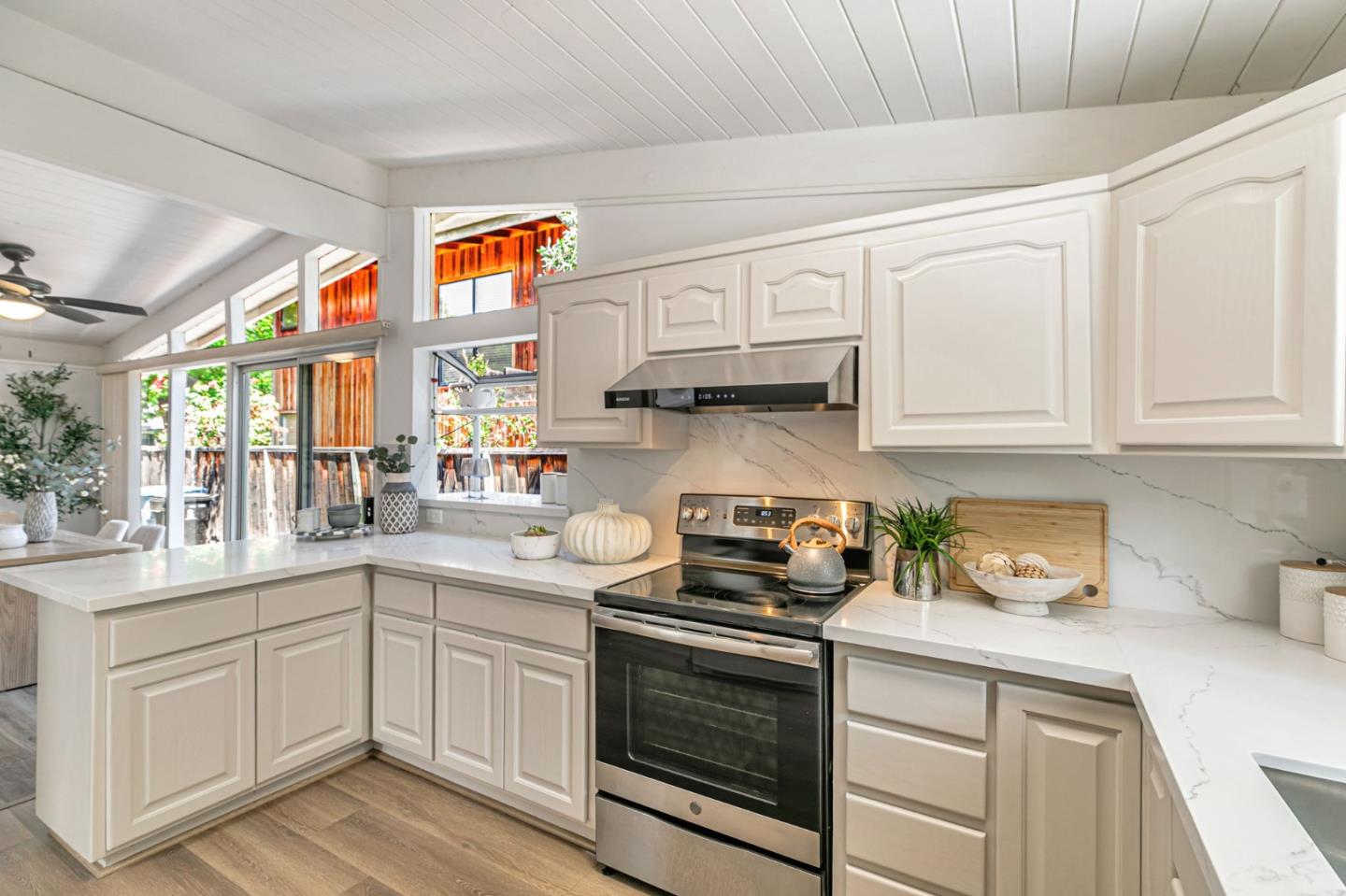 Detail Gallery Image 15 of 39 For 3845 Corina Way, Palo Alto,  CA 94303 - 3 Beds | 2 Baths