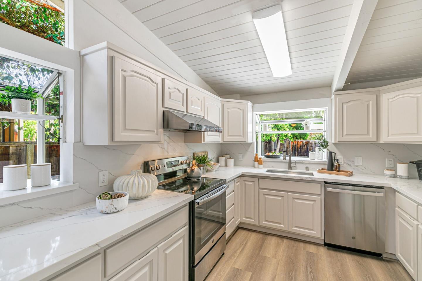 Detail Gallery Image 16 of 39 For 3845 Corina Way, Palo Alto,  CA 94303 - 3 Beds | 2 Baths