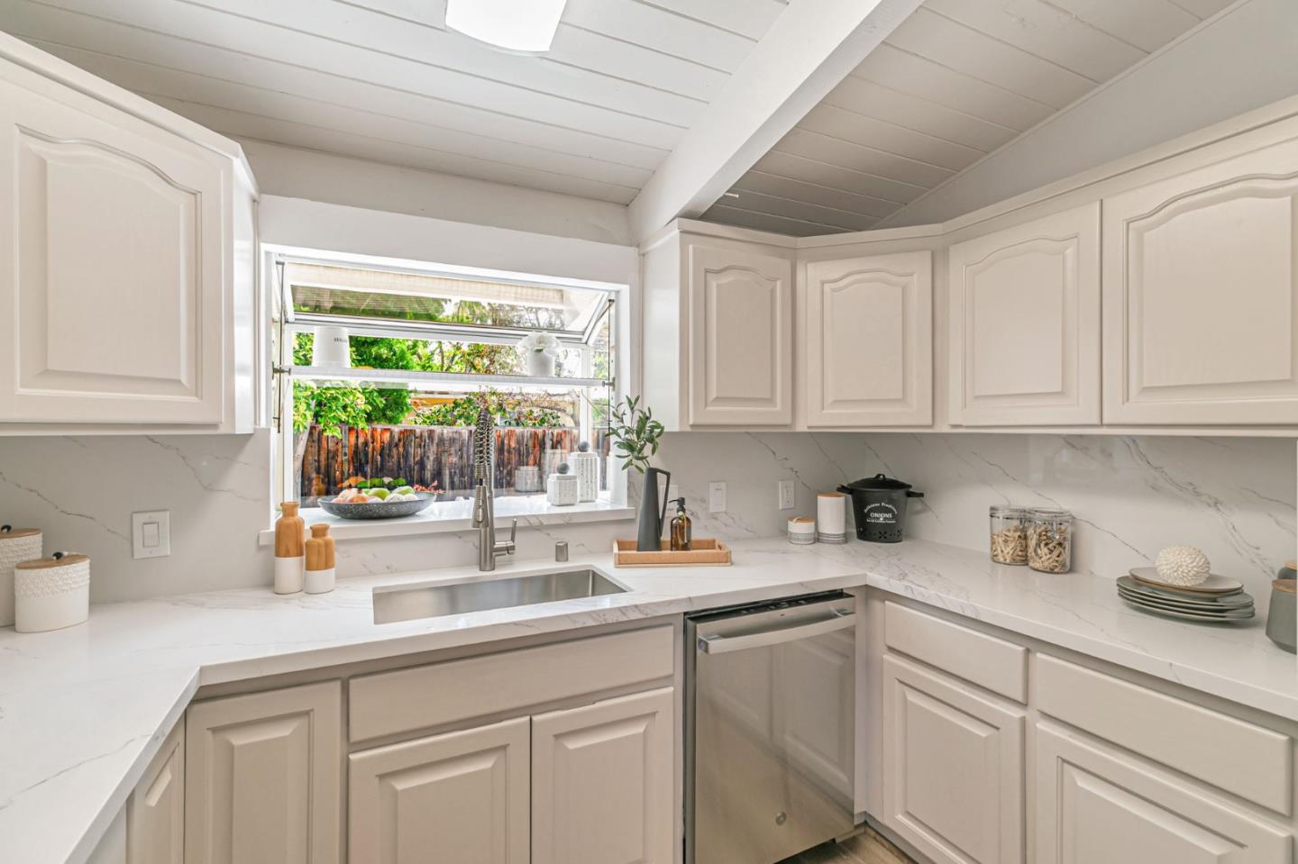 Detail Gallery Image 17 of 39 For 3845 Corina Way, Palo Alto,  CA 94303 - 3 Beds | 2 Baths