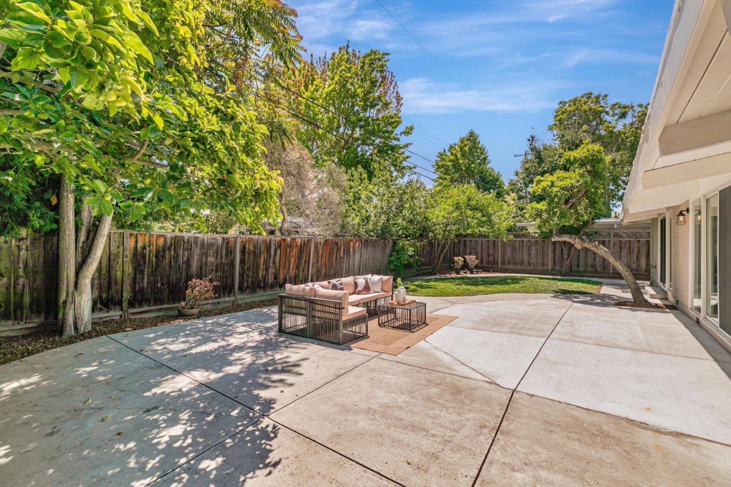 Detail Gallery Image 35 of 39 For 3845 Corina Way, Palo Alto,  CA 94303 - 3 Beds | 2 Baths
