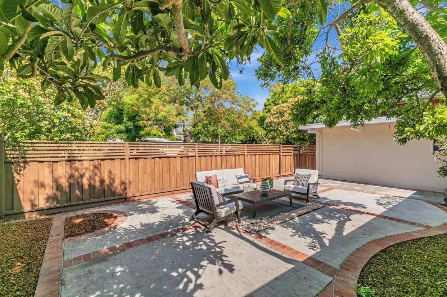Detail Gallery Image 4 of 39 For 3845 Corina Way, Palo Alto,  CA 94303 - 3 Beds | 2 Baths