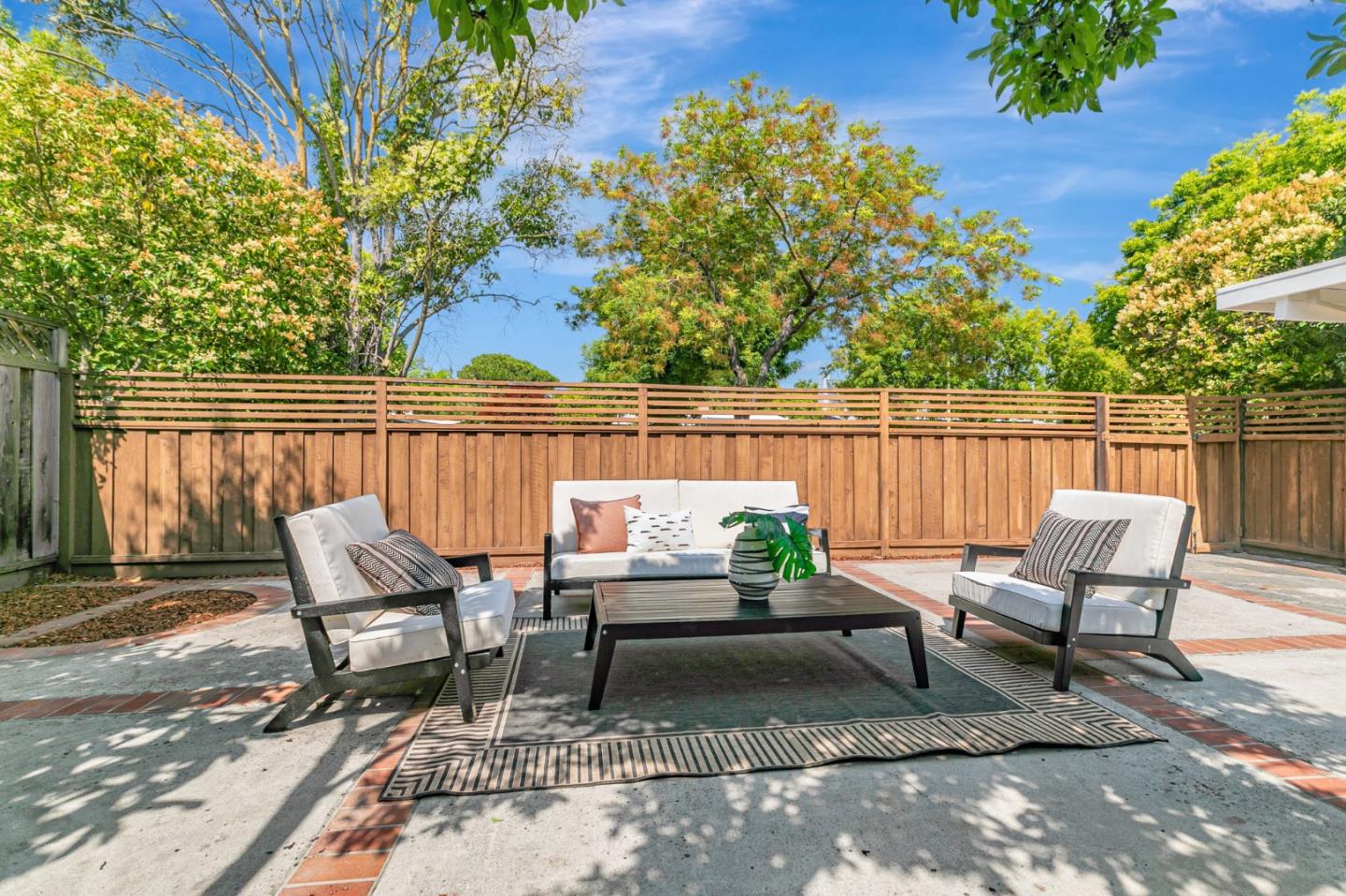 Detail Gallery Image 5 of 39 For 3845 Corina Way, Palo Alto,  CA 94303 - 3 Beds | 2 Baths