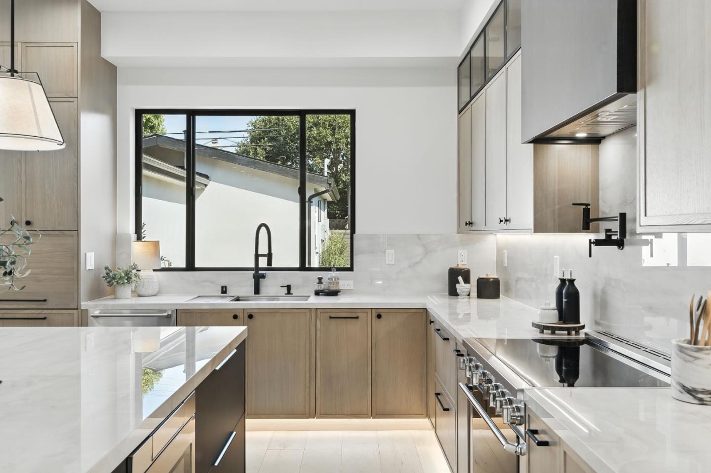 Detail Gallery Image 6 of 49 For 125 15th Ave, San Mateo,  CA 94402 - 5 Beds | 4 Baths
