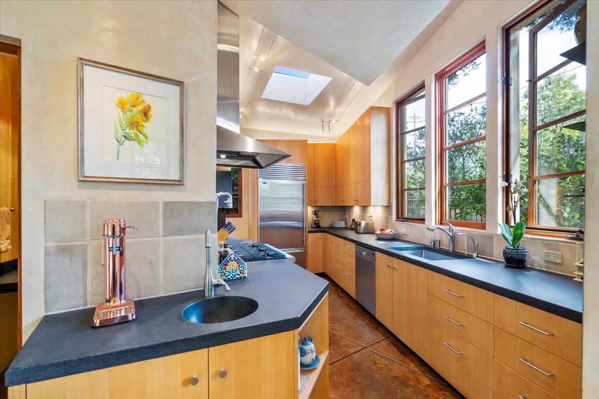 Detail Gallery Image 11 of 45 For 705 University Ave, Los Altos,  CA 94022 - 3 Beds | 3/1 Baths