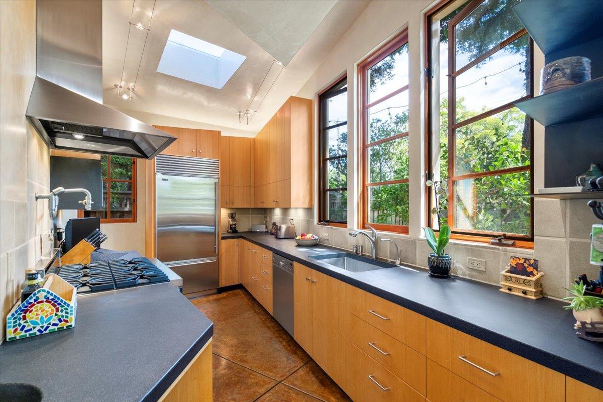 Detail Gallery Image 12 of 45 For 705 University Ave, Los Altos,  CA 94022 - 3 Beds | 3/1 Baths