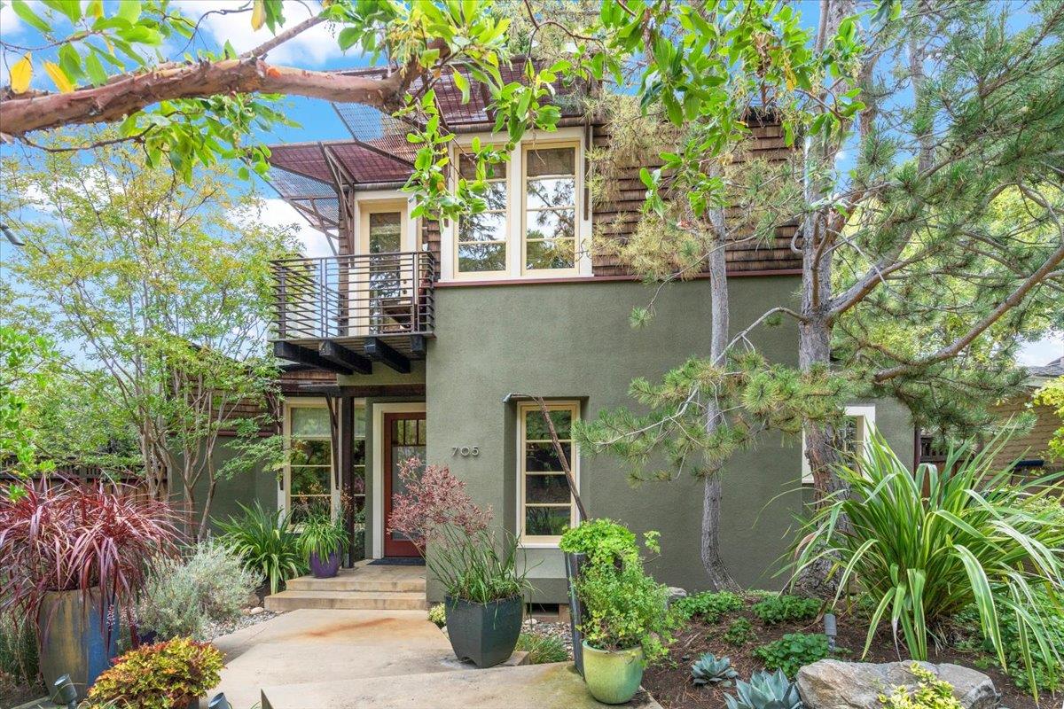 Detail Gallery Image 3 of 45 For 705 University Ave, Los Altos,  CA 94022 - 3 Beds | 3/1 Baths