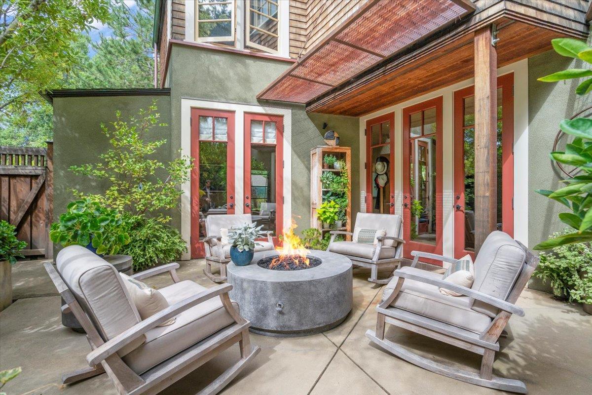 Detail Gallery Image 35 of 45 For 705 University Ave, Los Altos,  CA 94022 - 3 Beds | 3/1 Baths