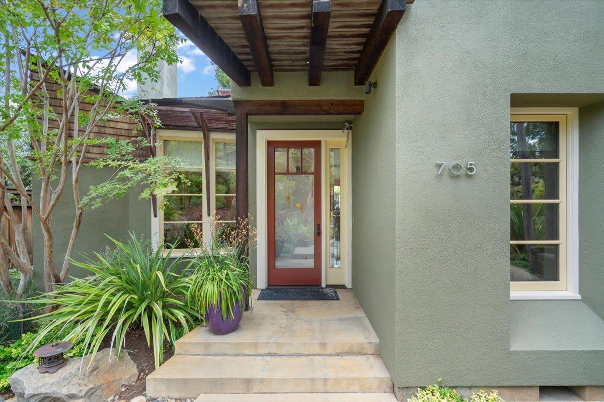 Detail Gallery Image 4 of 45 For 705 University Ave, Los Altos,  CA 94022 - 3 Beds | 3/1 Baths