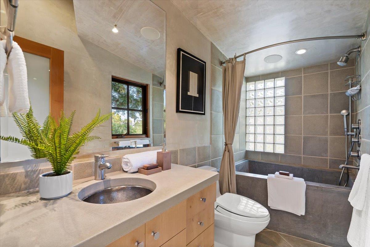 Detail Gallery Image 49 of 52 For 705 University Ave, Los Altos,  CA 94022 - 3 Beds | 3/1 Baths