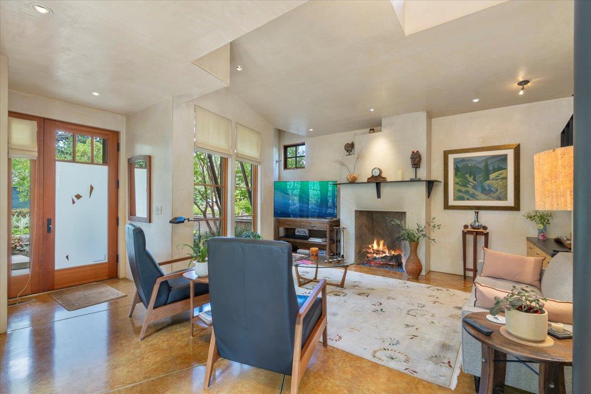 Detail Gallery Image 6 of 45 For 705 University Ave, Los Altos,  CA 94022 - 3 Beds | 3/1 Baths