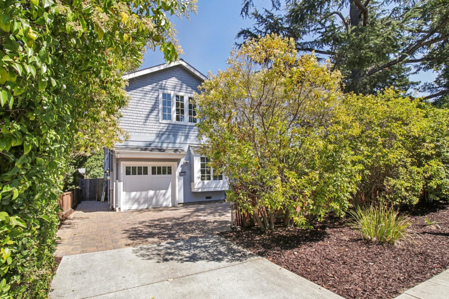 Detail Gallery Image 1 of 1 For 236 Willow Rd, Menlo Park,  CA 94025 - 5 Beds | 3 Baths