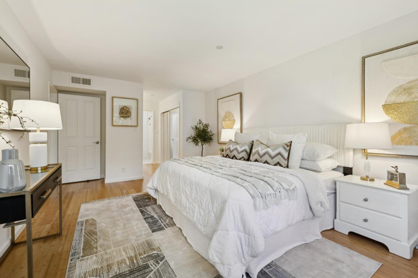 Detail Gallery Image 13 of 24 For 226 W Edith Ave #13,  Los Altos,  CA 94022 - 2 Beds | 1/1 Baths