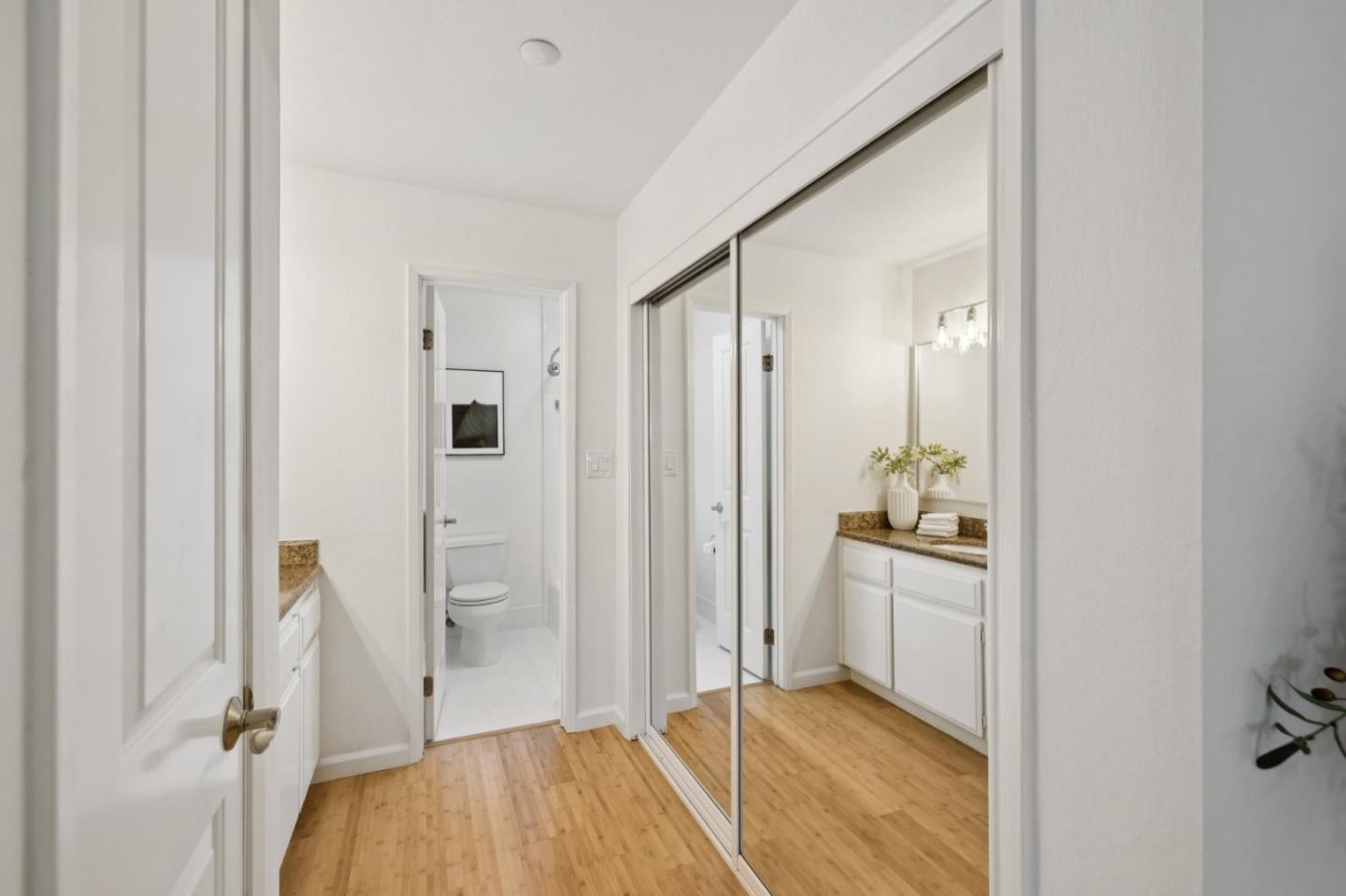 Detail Gallery Image 14 of 24 For 226 W Edith Ave #13,  Los Altos,  CA 94022 - 2 Beds | 1/1 Baths