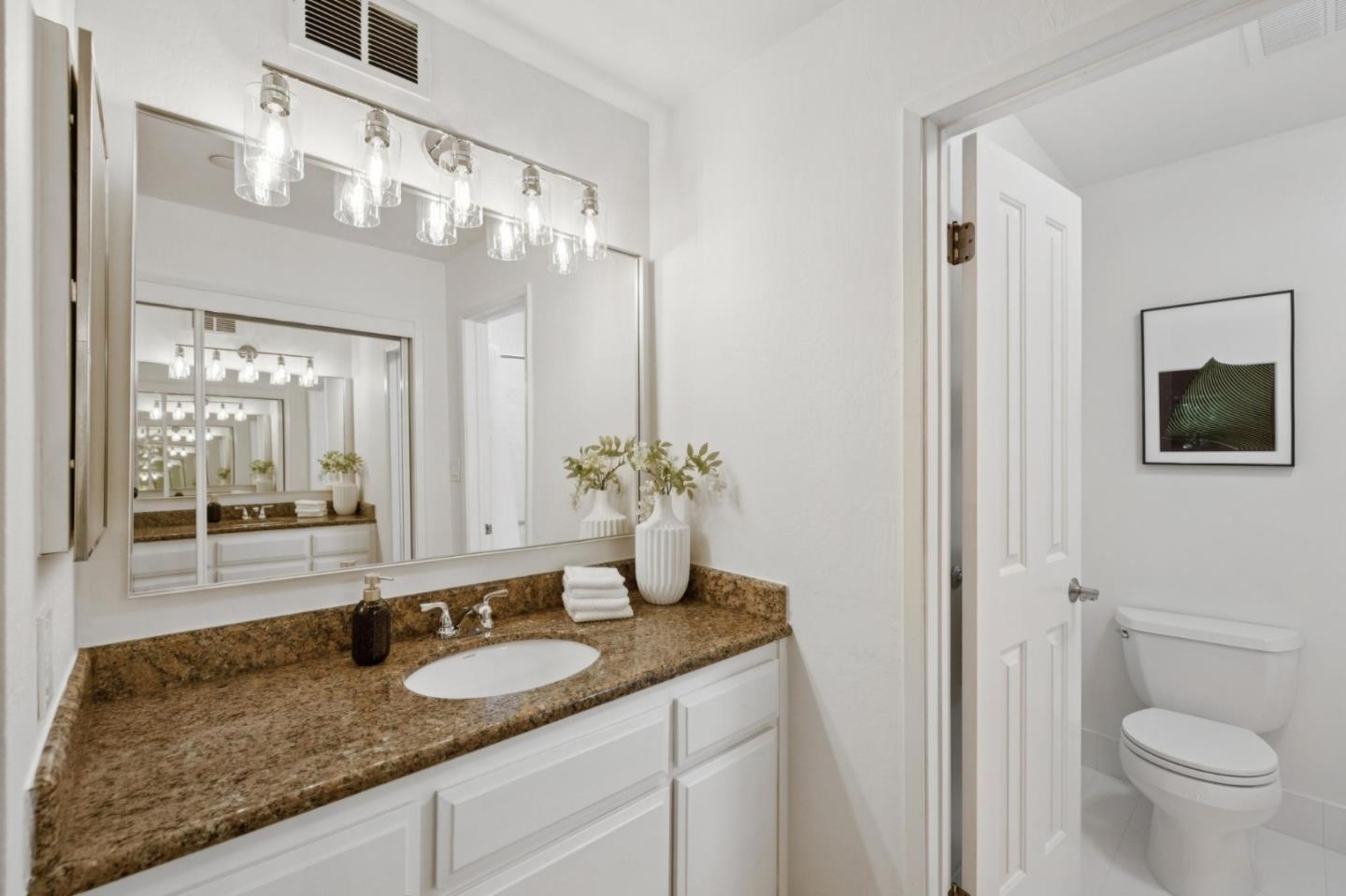 Detail Gallery Image 15 of 24 For 226 W Edith Ave #13,  Los Altos,  CA 94022 - 2 Beds | 1/1 Baths