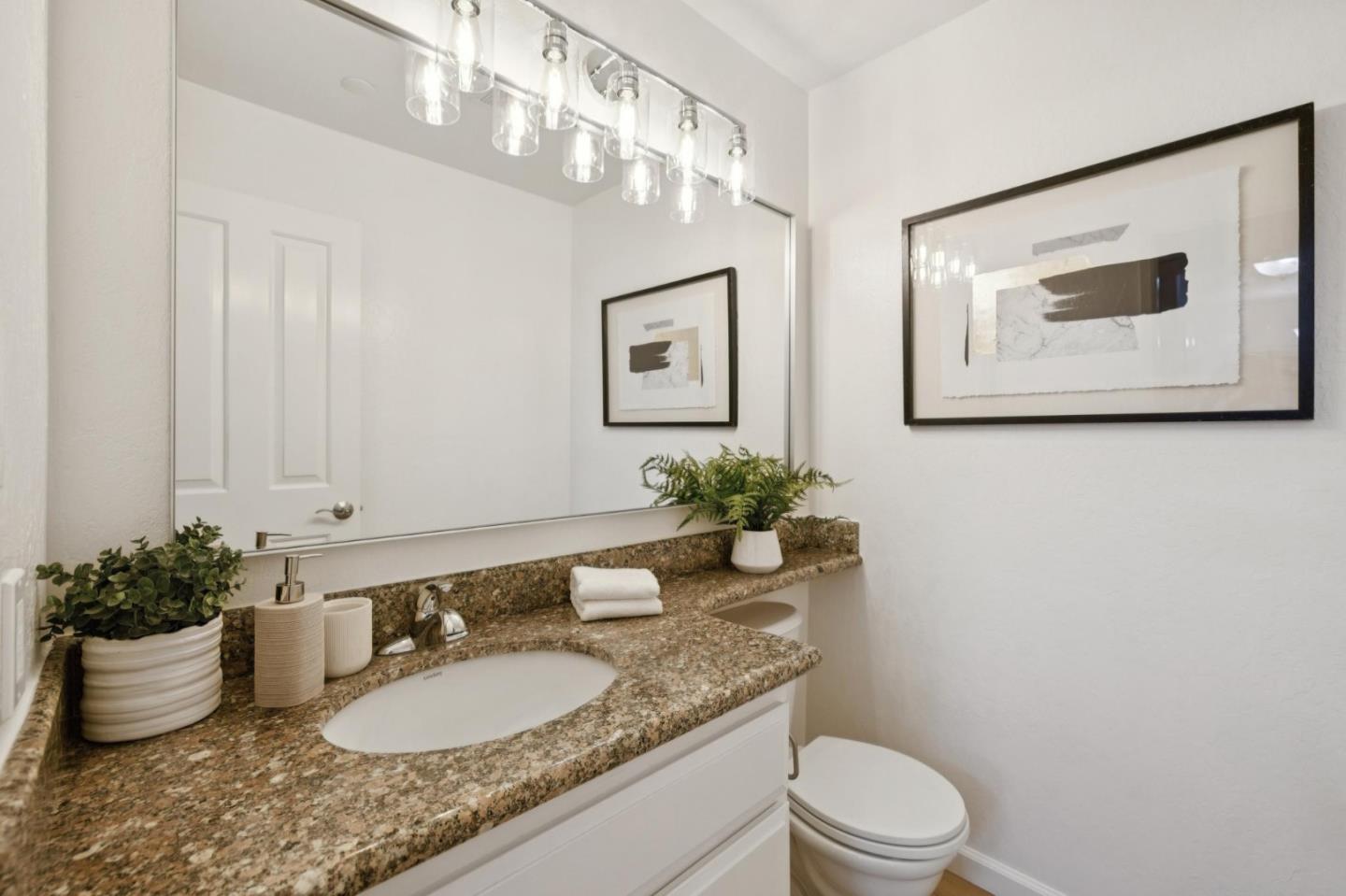 Detail Gallery Image 19 of 24 For 226 W Edith Ave #13,  Los Altos,  CA 94022 - 2 Beds | 1/1 Baths