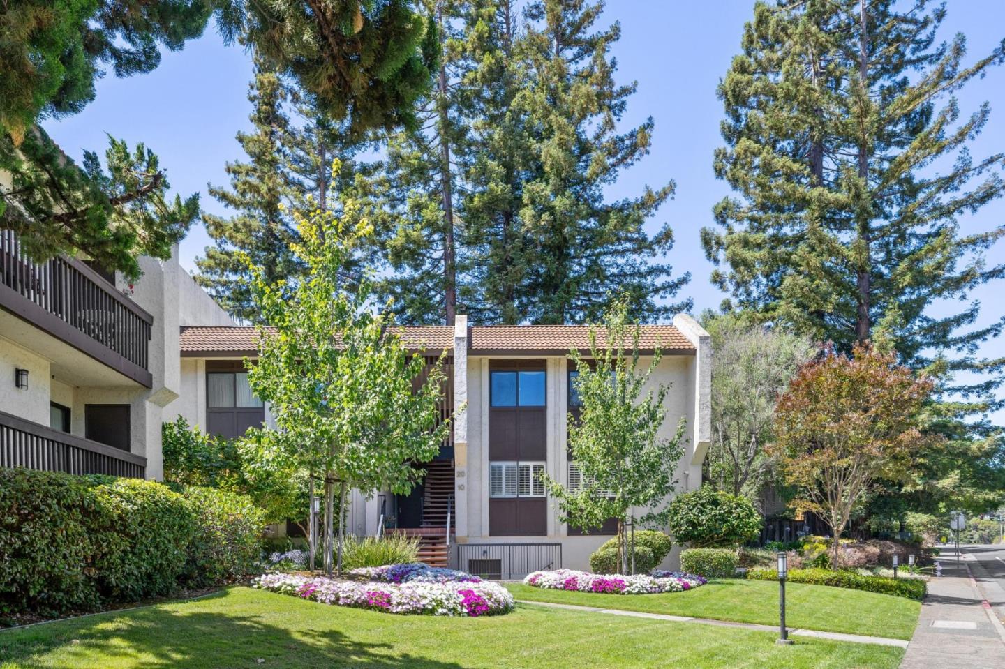 Detail Gallery Image 2 of 24 For 226 W Edith Ave #13,  Los Altos,  CA 94022 - 2 Beds | 1/1 Baths