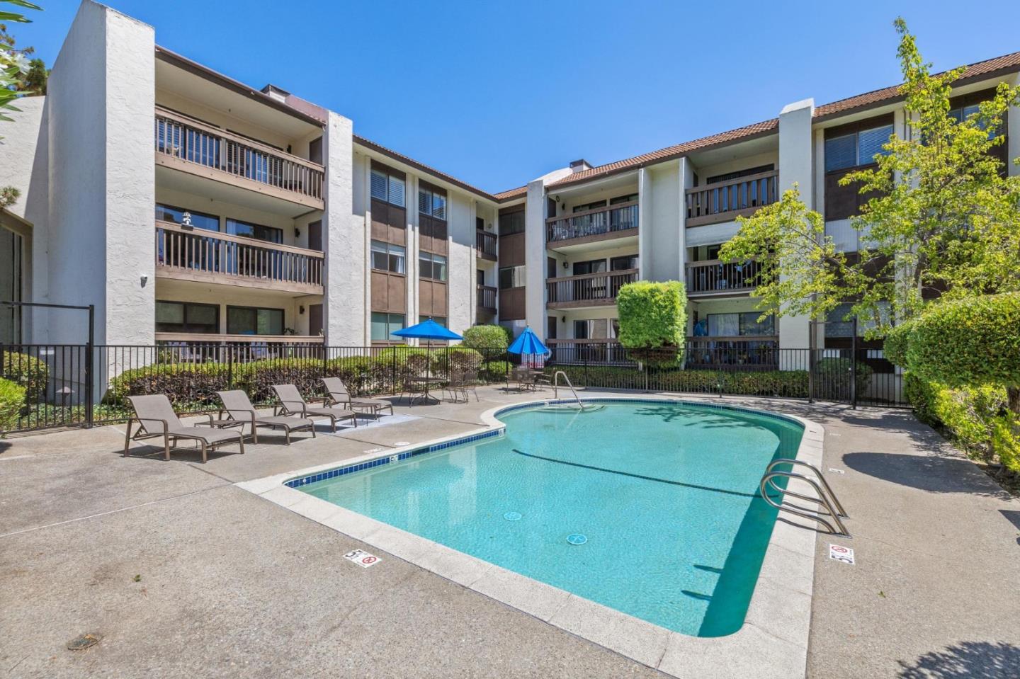 Detail Gallery Image 22 of 24 For 226 W Edith Ave #13,  Los Altos,  CA 94022 - 2 Beds | 1/1 Baths