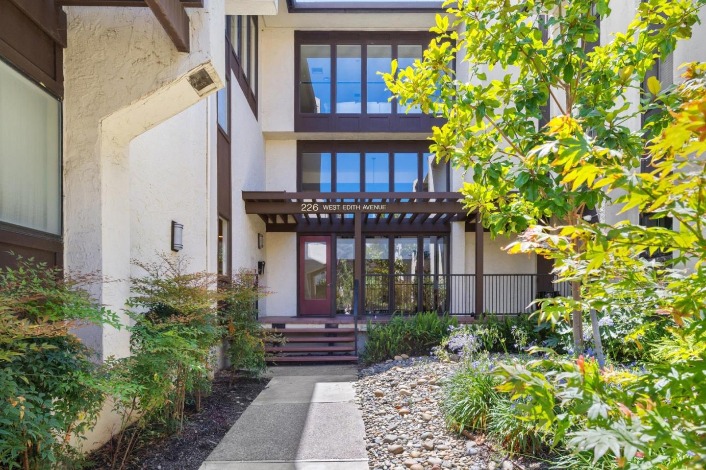 Detail Gallery Image 3 of 24 For 226 W Edith Ave #13,  Los Altos,  CA 94022 - 2 Beds | 1/1 Baths