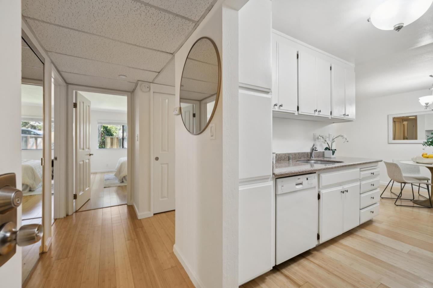 Detail Gallery Image 5 of 24 For 226 W Edith Ave #13,  Los Altos,  CA 94022 - 2 Beds | 1/1 Baths