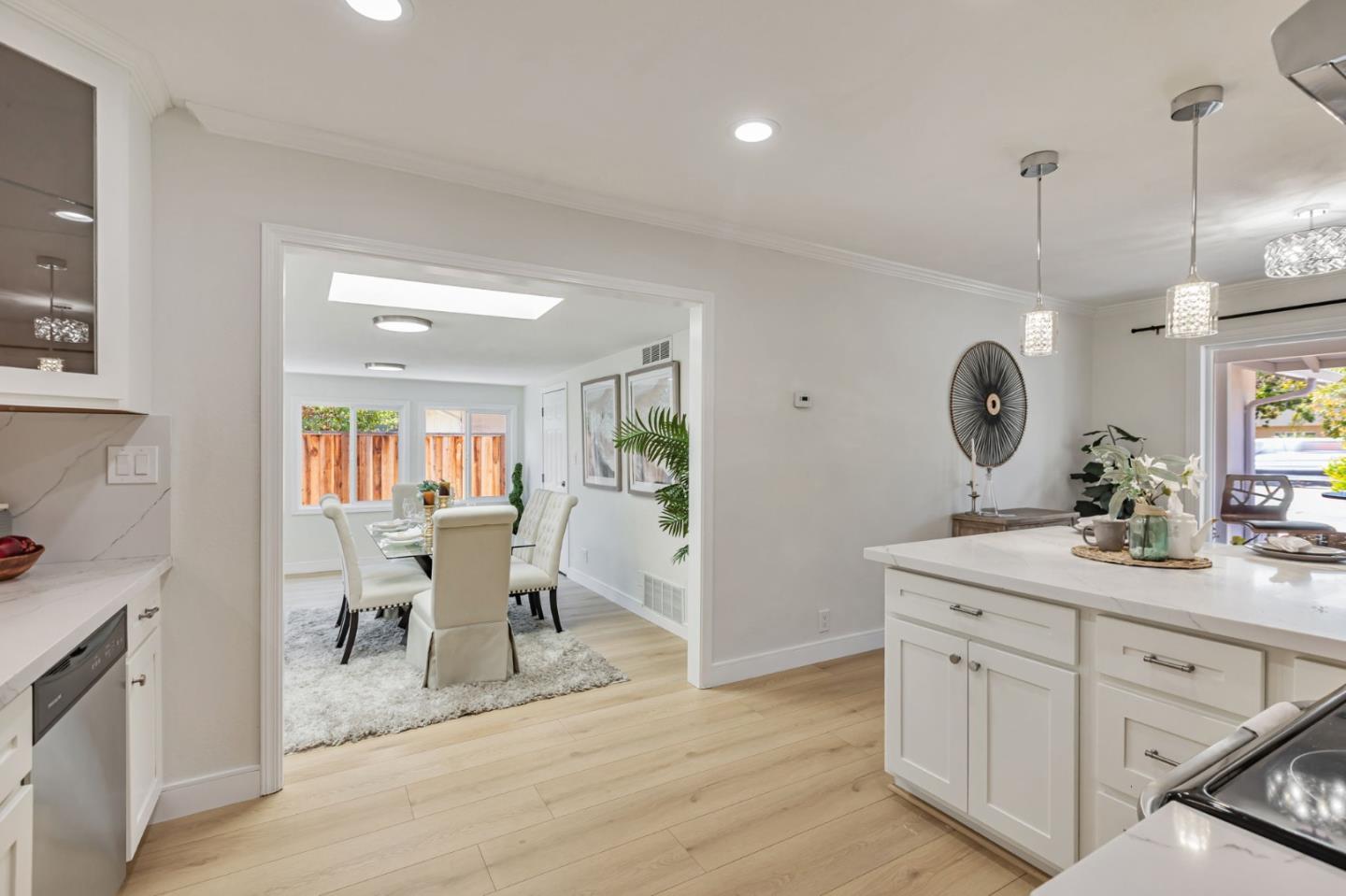 Detail Gallery Image 14 of 39 For 402 S Mary Ave, Sunnyvale,  CA 94086 - 3 Beds | 1/1 Baths