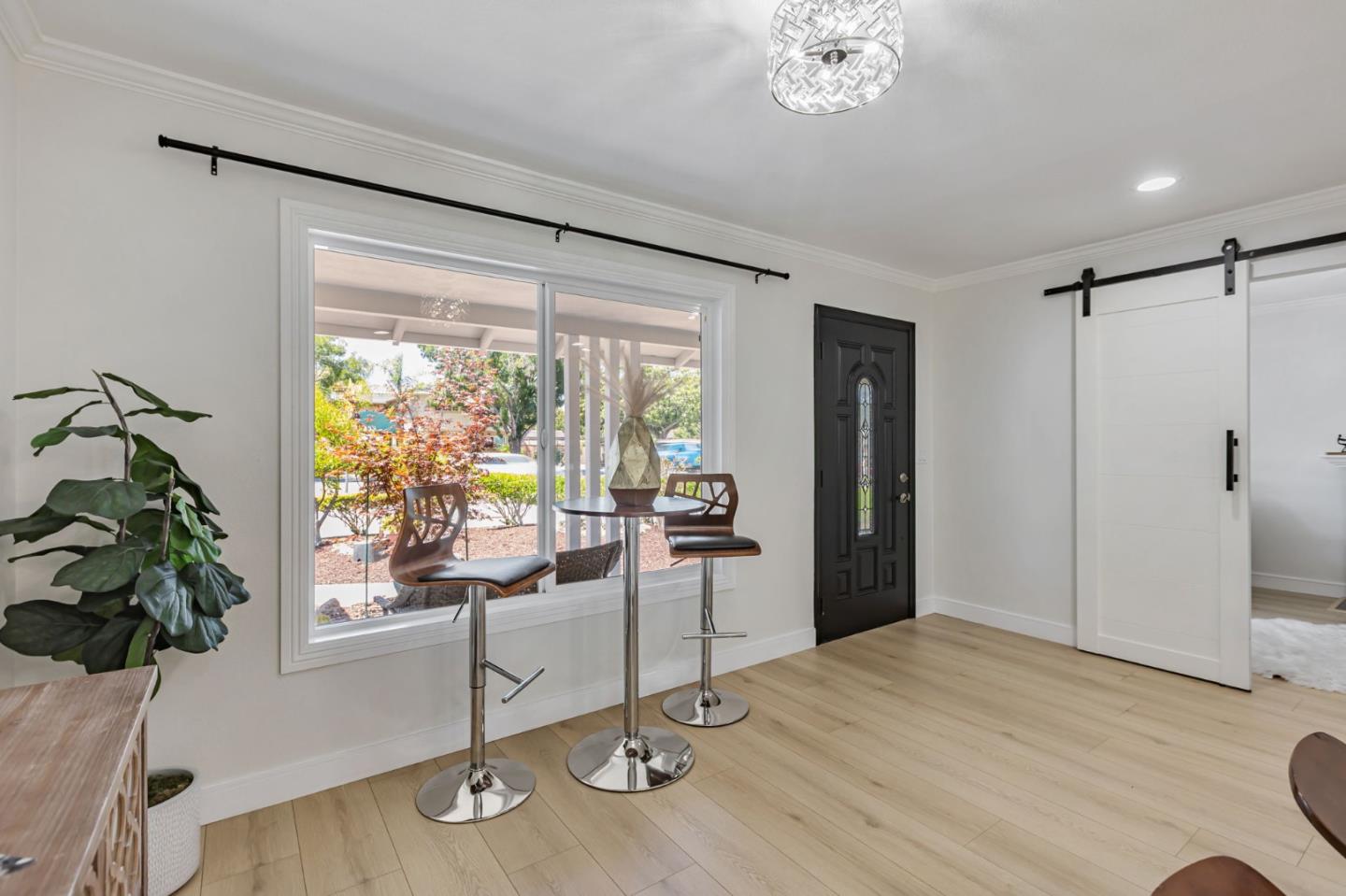 Detail Gallery Image 4 of 39 For 402 S Mary Ave, Sunnyvale,  CA 94086 - 3 Beds | 1/1 Baths