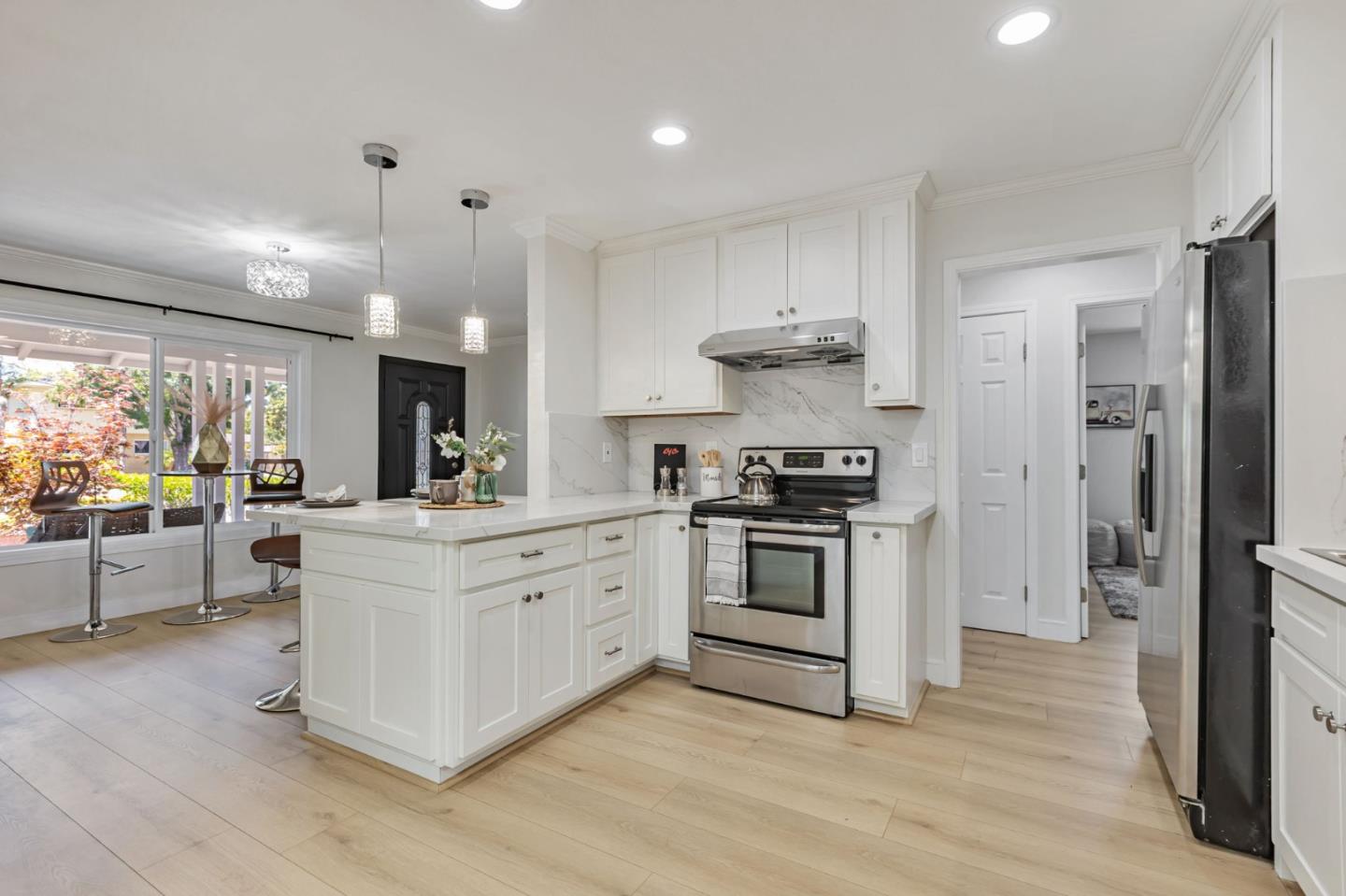 Detail Gallery Image 8 of 39 For 402 S Mary Ave, Sunnyvale,  CA 94086 - 3 Beds | 1/1 Baths