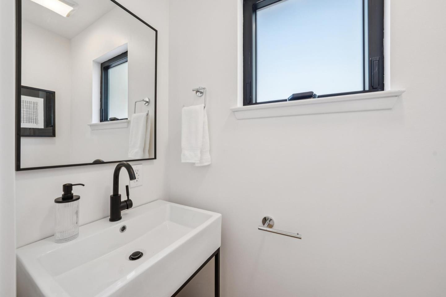 Detail Gallery Image 25 of 58 For 1671 Ben Roe Dr, Los Altos,  CA 94024 - 6 Beds | 4/1 Baths