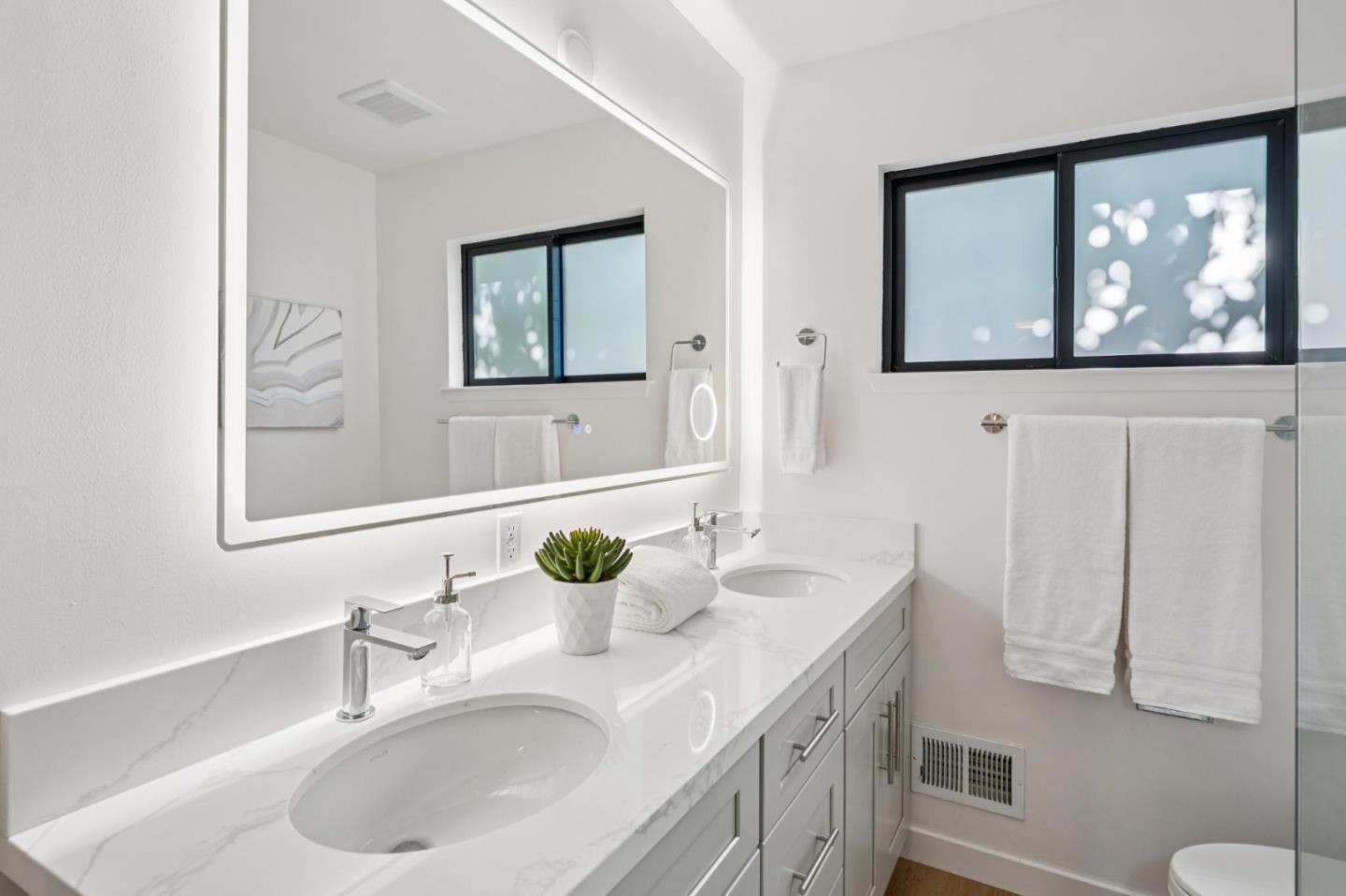 Detail Gallery Image 32 of 58 For 1671 Ben Roe Dr, Los Altos,  CA 94024 - 6 Beds | 4/1 Baths
