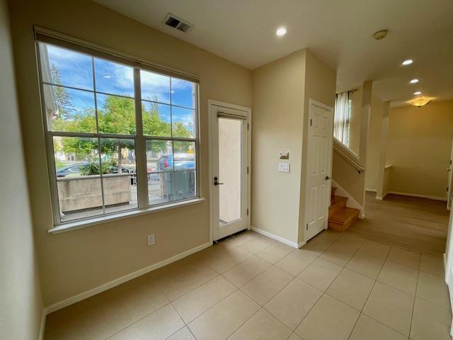 Detail Gallery Image 12 of 36 For 112 Concord Cir, Mountain View,  CA 94040 - 3 Beds | 3 Baths