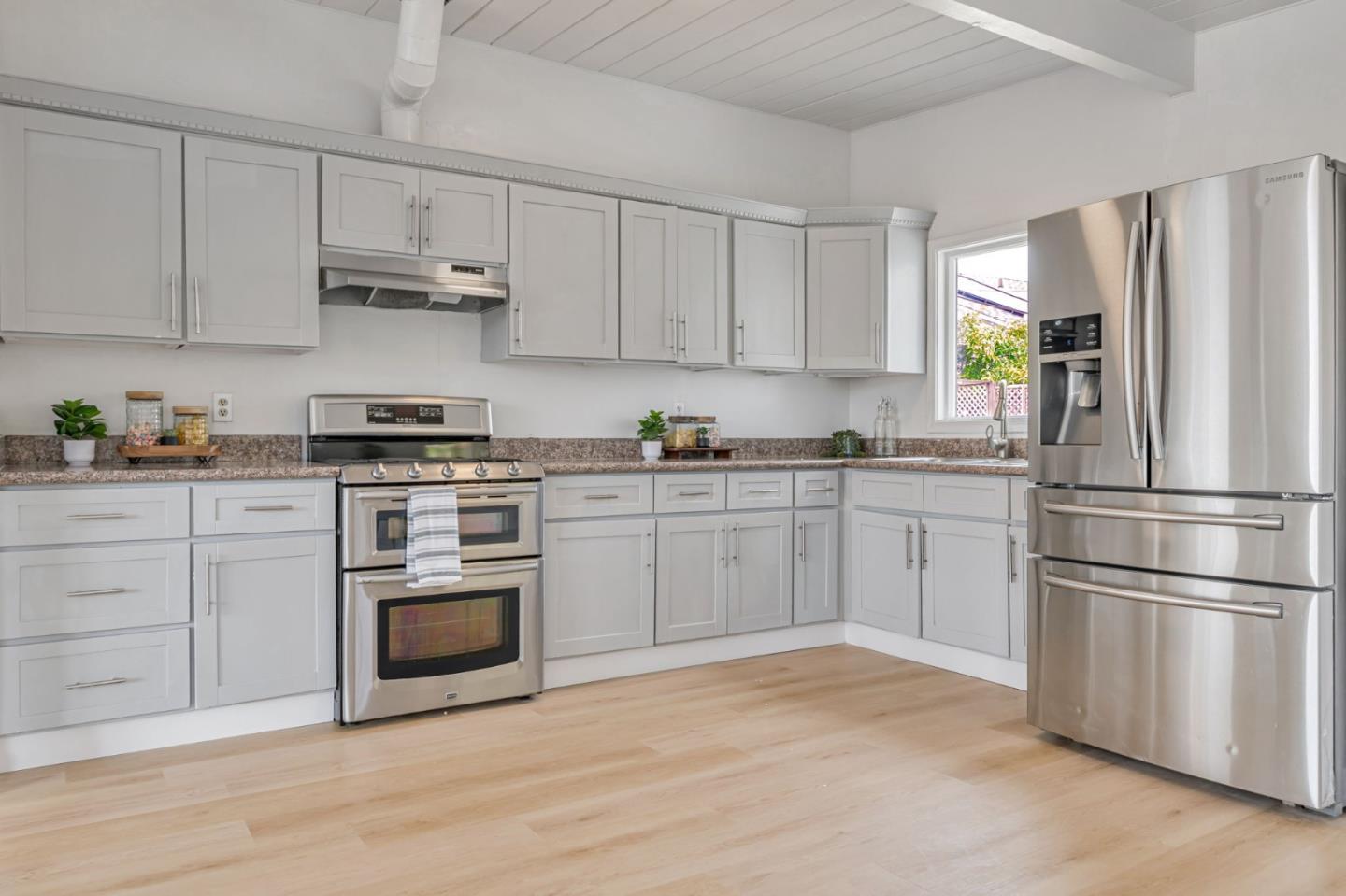 Detail Gallery Image 10 of 32 For 1725 Pierce St, San Mateo,  CA 94403 - 3 Beds | 1/1 Baths