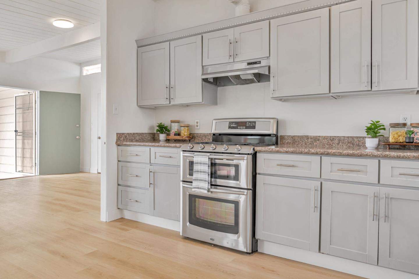 Detail Gallery Image 12 of 32 For 1725 Pierce St, San Mateo,  CA 94403 - 3 Beds | 1/1 Baths
