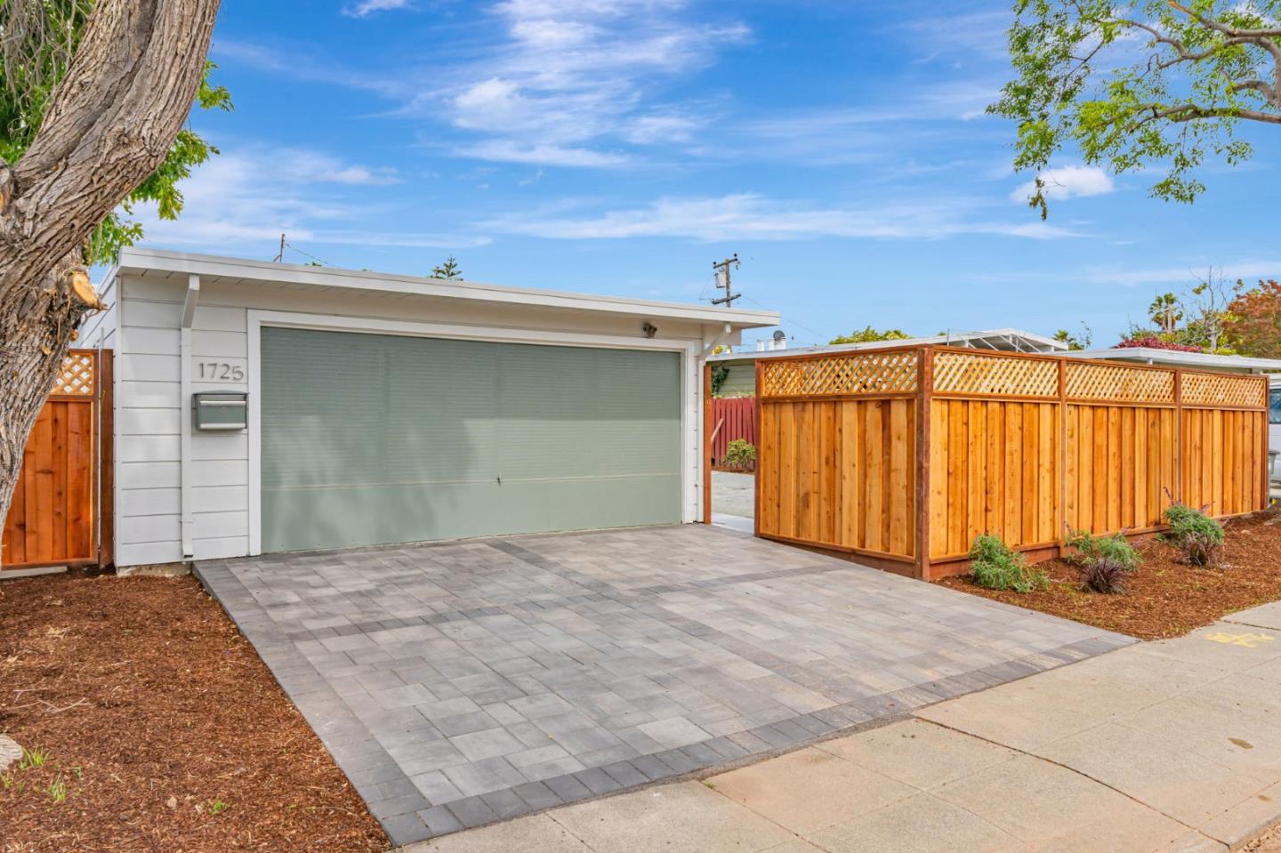 Detail Gallery Image 3 of 32 For 1725 Pierce St, San Mateo,  CA 94403 - 3 Beds | 1/1 Baths