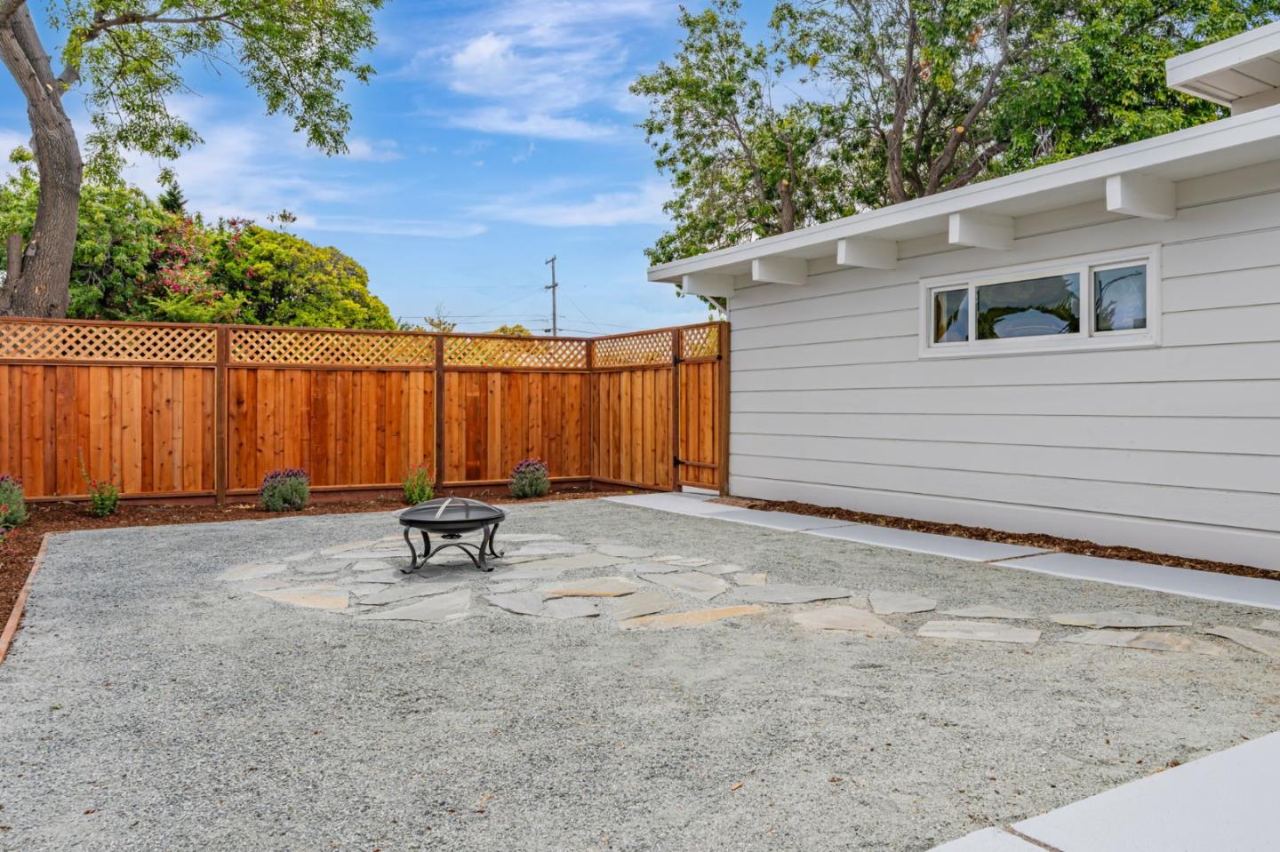 Detail Gallery Image 5 of 32 For 1725 Pierce St, San Mateo,  CA 94403 - 3 Beds | 1/1 Baths