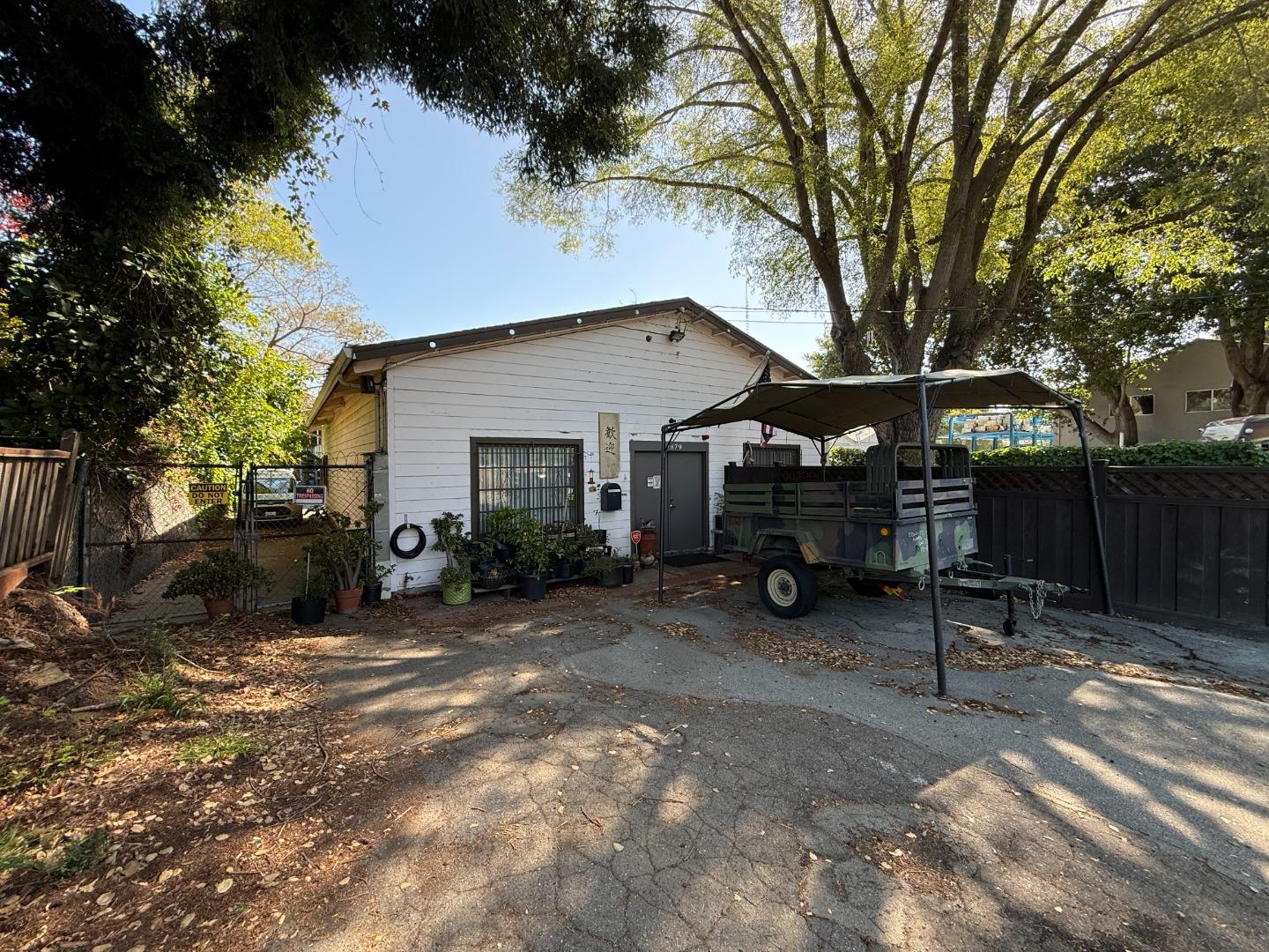 Detail Gallery Image 3 of 8 For 1879 Woodland Ave, East Palo Alto,  CA 94303 - – Beds | – Baths
