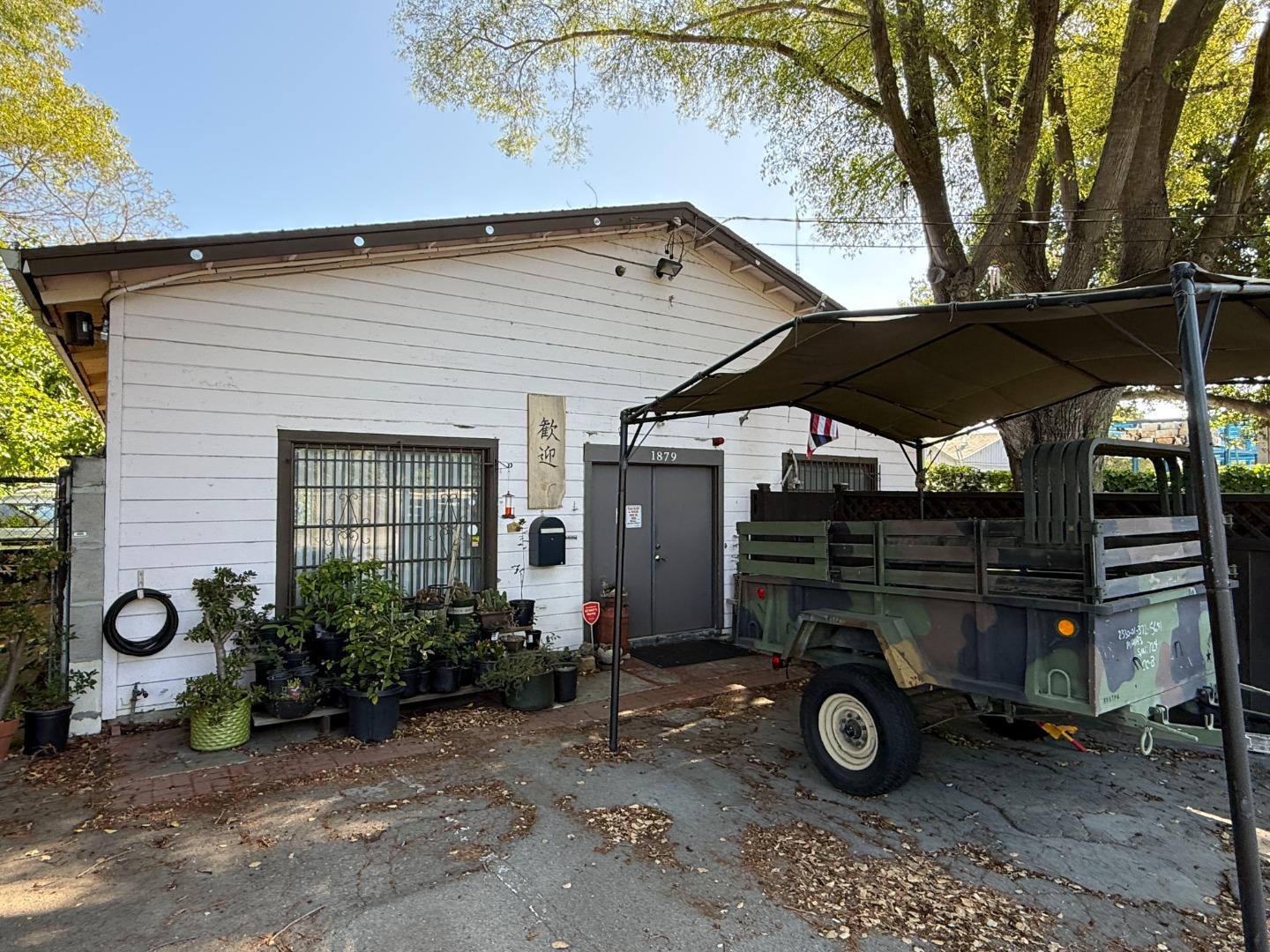 Detail Gallery Image 4 of 8 For 1879 Woodland Ave, East Palo Alto,  CA 94303 - – Beds | – Baths