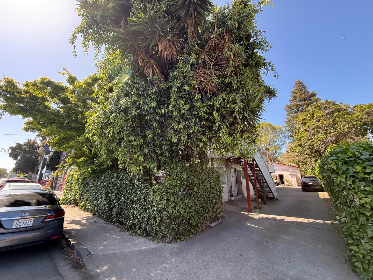 Detail Gallery Image 7 of 8 For 1879 Woodland Ave, East Palo Alto,  CA 94303 - – Beds | – Baths