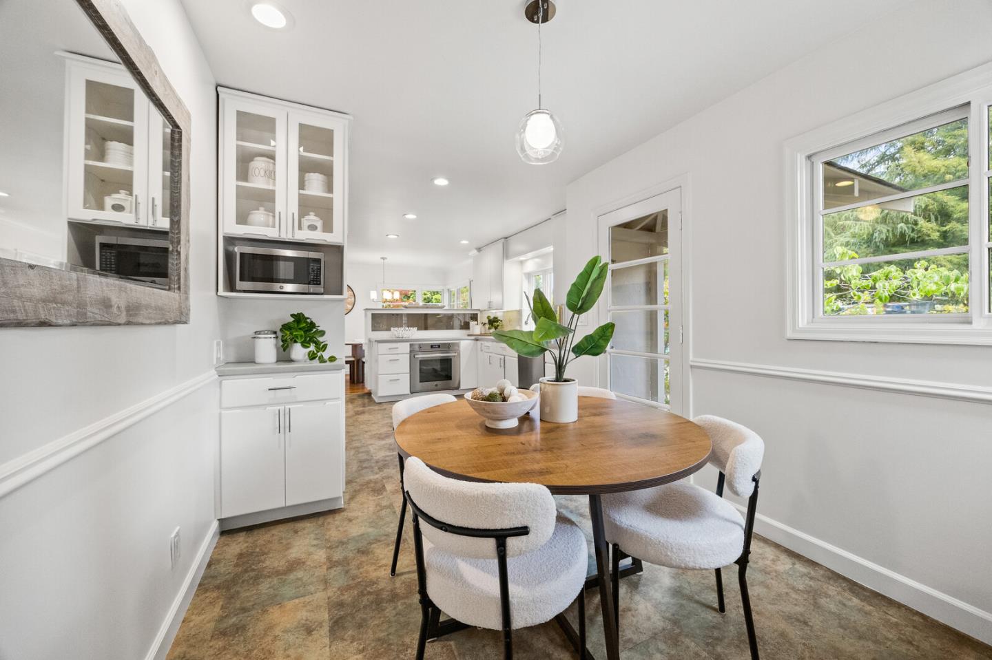 Detail Gallery Image 12 of 40 For 1711 Guinda St, Palo Alto,  CA 94303 - 3 Beds | 2/1 Baths