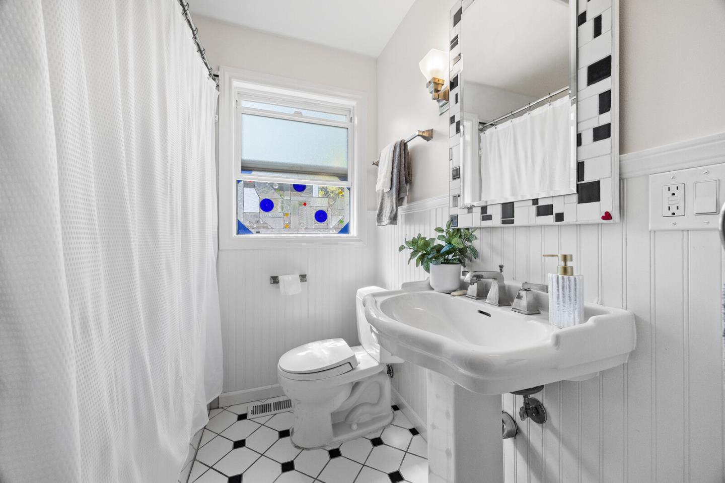 Detail Gallery Image 21 of 40 For 1711 Guinda St, Palo Alto,  CA 94303 - 3 Beds | 2/1 Baths