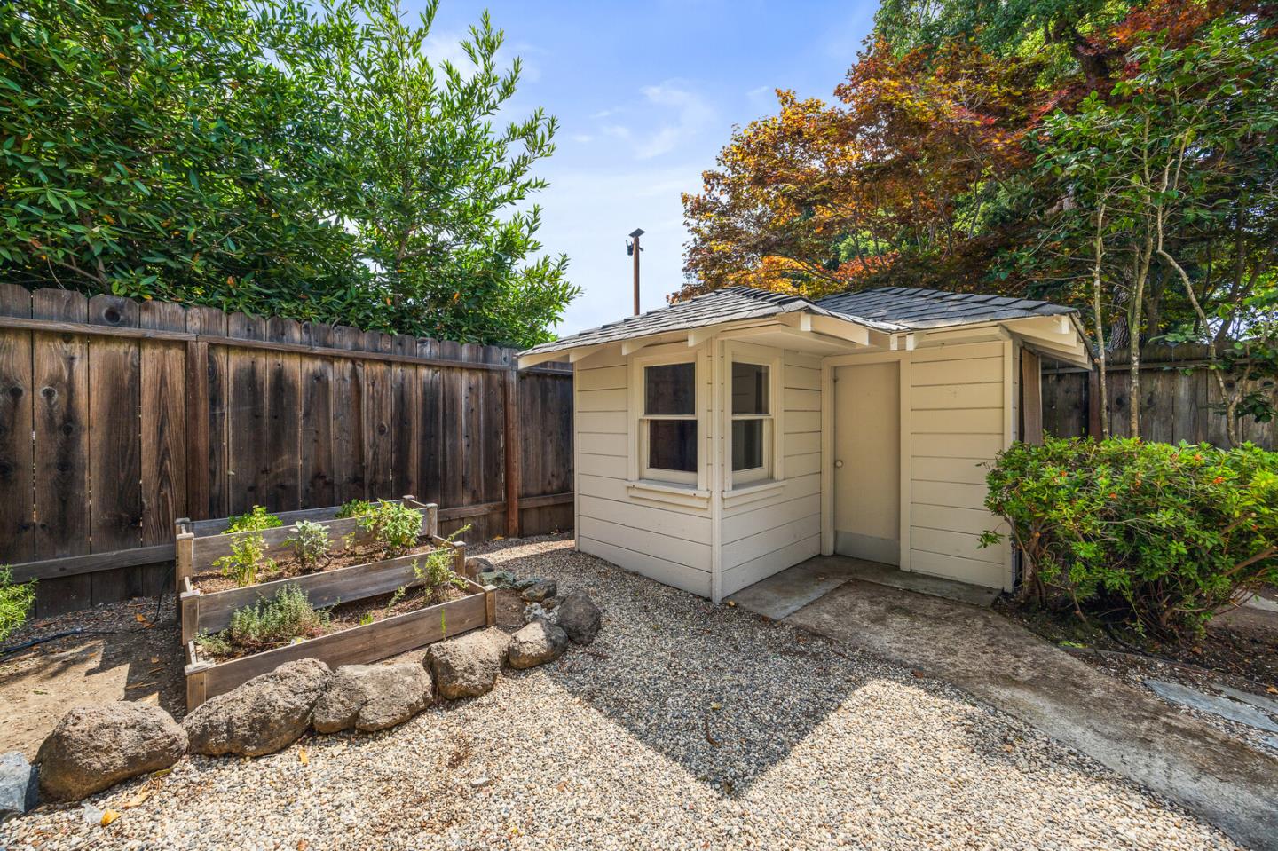 Detail Gallery Image 28 of 40 For 1711 Guinda St, Palo Alto,  CA 94303 - 3 Beds | 2/1 Baths