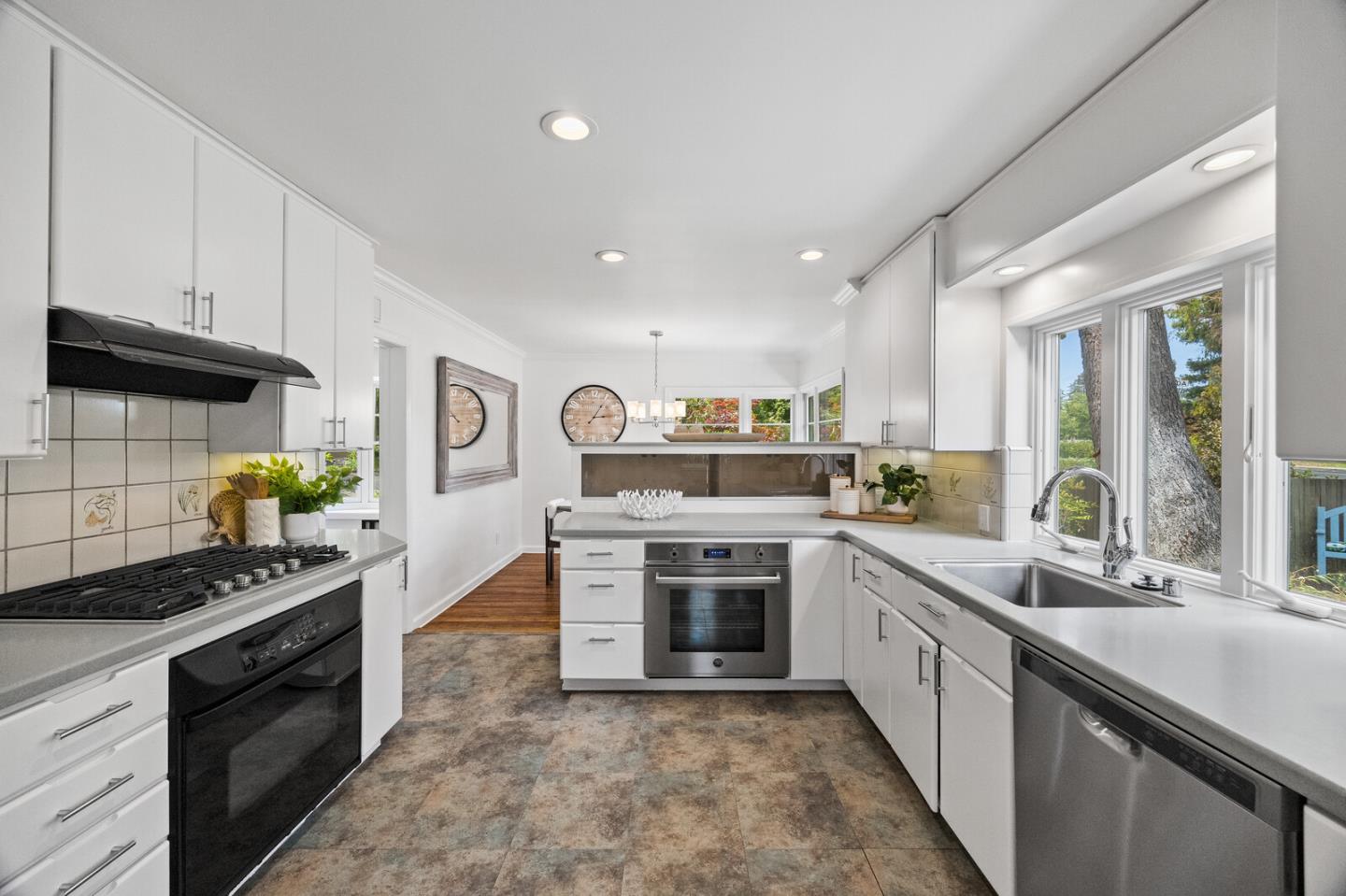 Detail Gallery Image 8 of 40 For 1711 Guinda St, Palo Alto,  CA 94303 - 3 Beds | 2/1 Baths