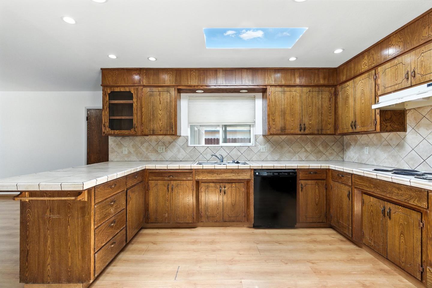 Detail Gallery Image 7 of 21 For 790 Gary St, Gilroy,  CA 95020 - 4 Beds | 2 Baths