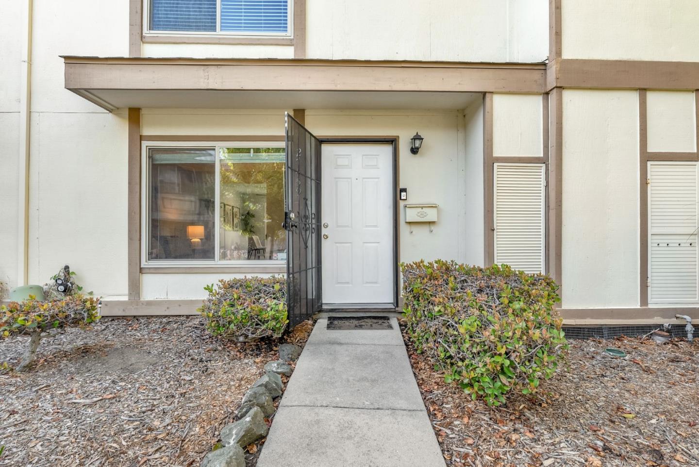 27459 Ponderosa Court, Hayward, California 94545, 2 Bedrooms Bedrooms, ,1 BathroomBathrooms,Residential,For Sale,27459 Ponderosa Court,ML82015749
