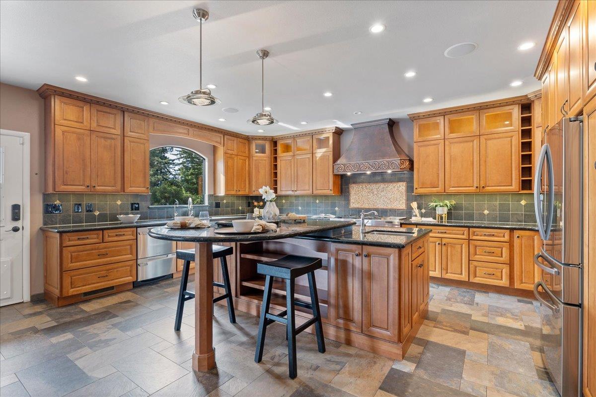 Detail Gallery Image 19 of 84 For 23435 Summit Rd, Los Gatos,  CA 95033 - 5 Beds | 3/1 Baths