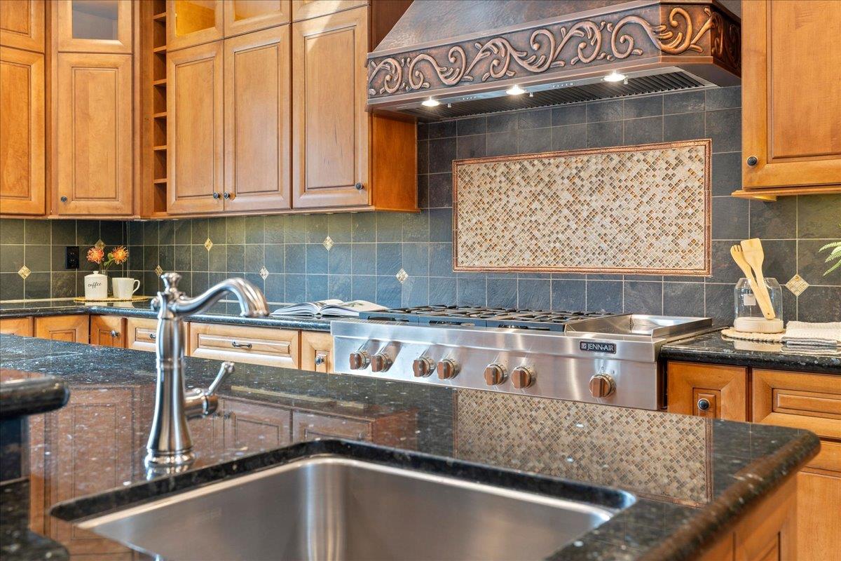 Detail Gallery Image 20 of 84 For 23435 Summit Rd, Los Gatos,  CA 95033 - 5 Beds | 3/1 Baths
